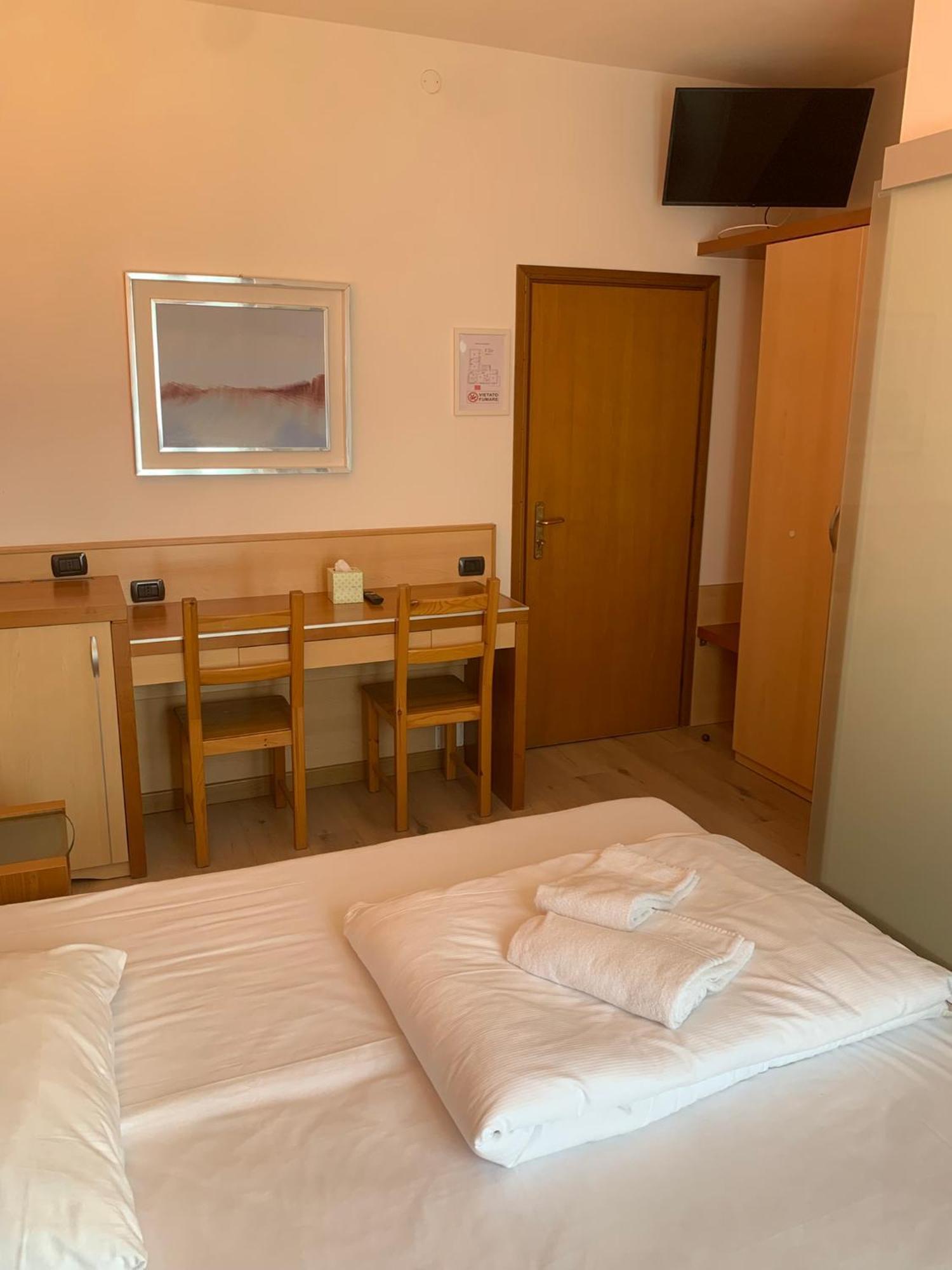 Hotel Garni Delle Rose Ceniga Exterior photo
